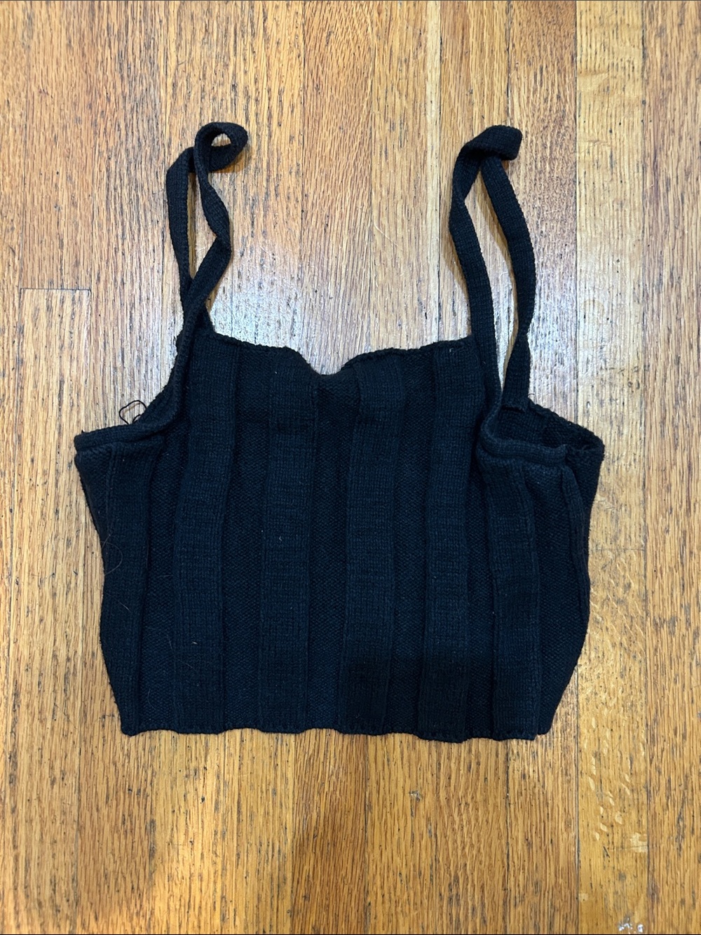 Urban Outfitters Black Ribbed Crop Tank. Size xs